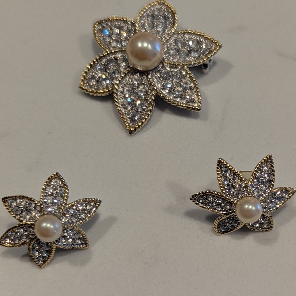 Gold and Silver Pearl Flower Brooch Set